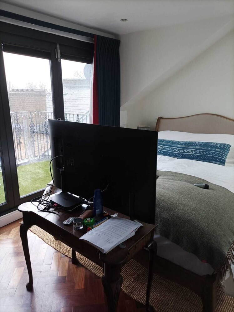 Elegant and Quirky 2BD Flat - Kensal Rise