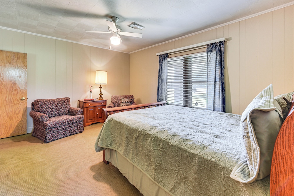 8 Mi to Lafayette: Dog-friendly Home w/ Large Yard view 5