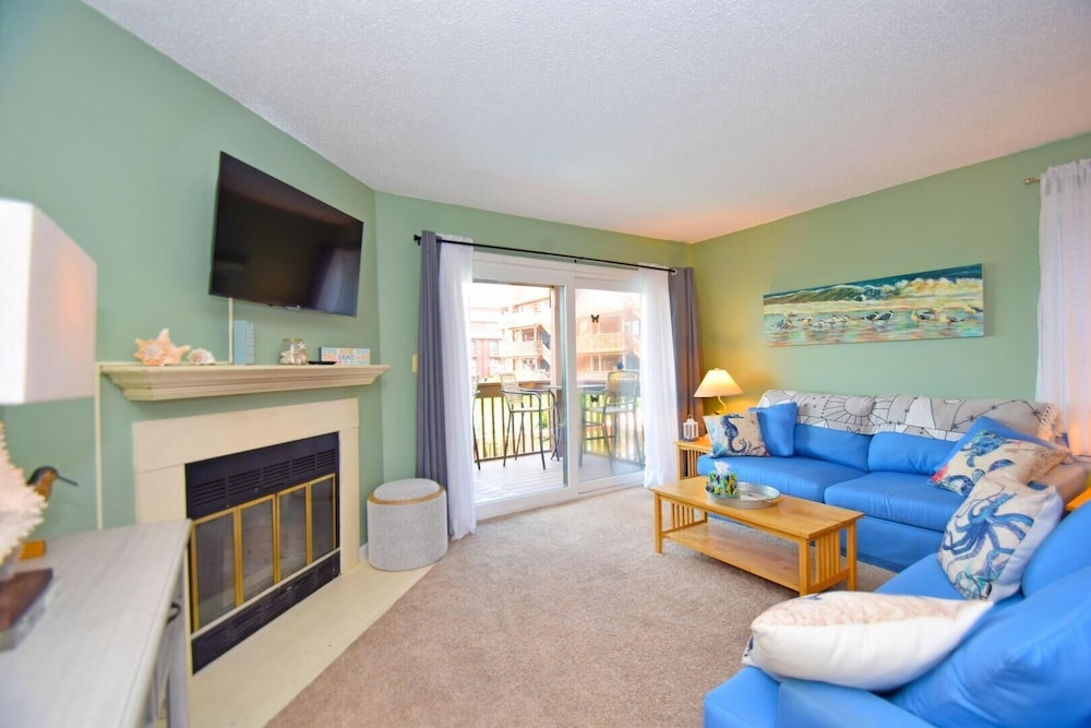 Sunset Landing 24 2 Bedroom Townhouse by RedAwning view 5