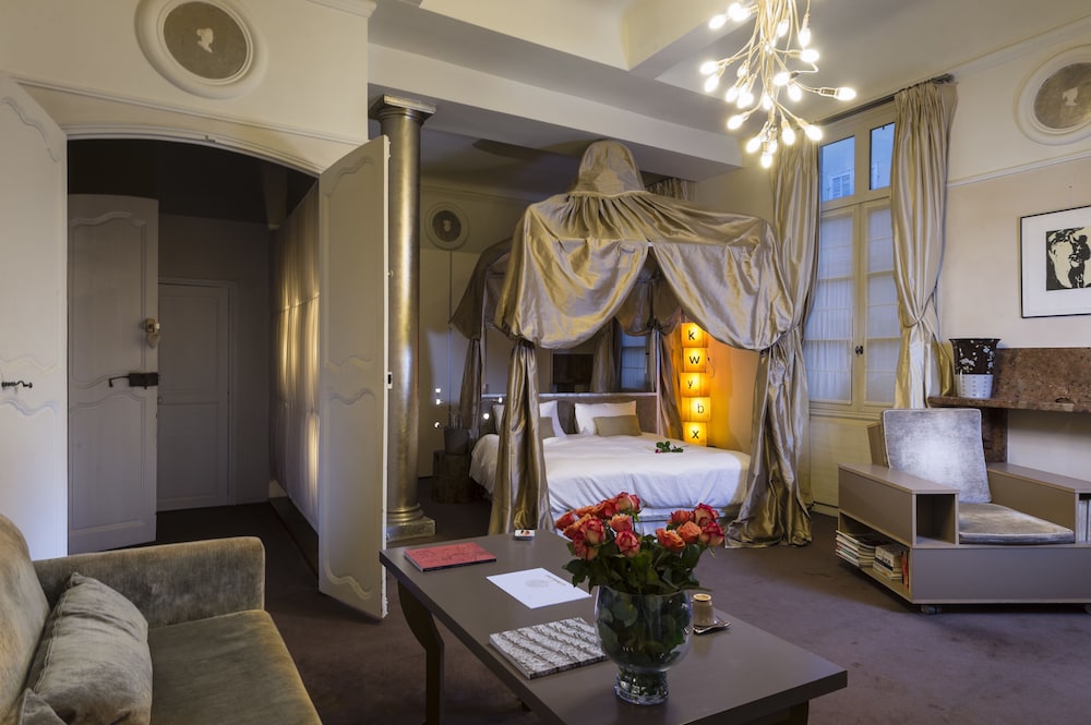 hotel room