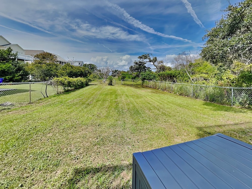 Lovin' Lowe Tide by Topsail Realty