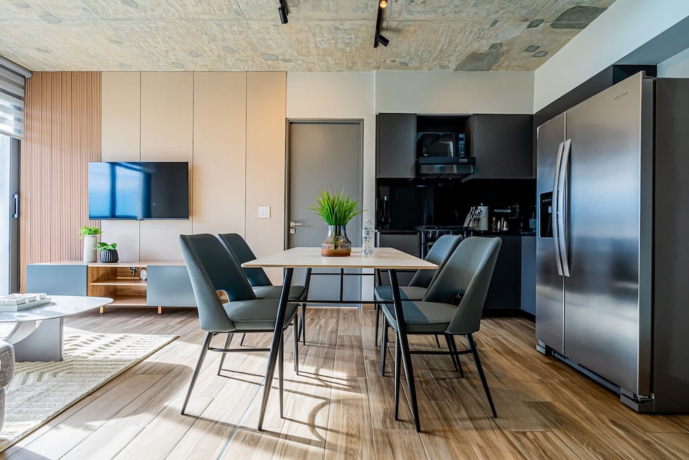 w Elegant 2BR Apartment in the Heart of Centriqo