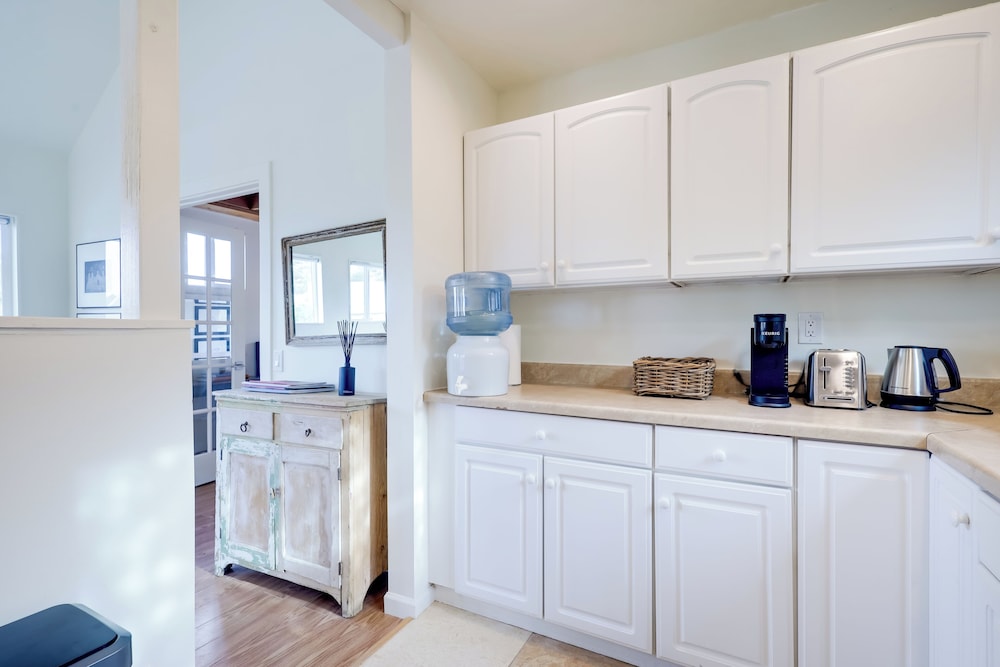 Dog-friendly Home w/ Fenced Yard in Los Cerrillos