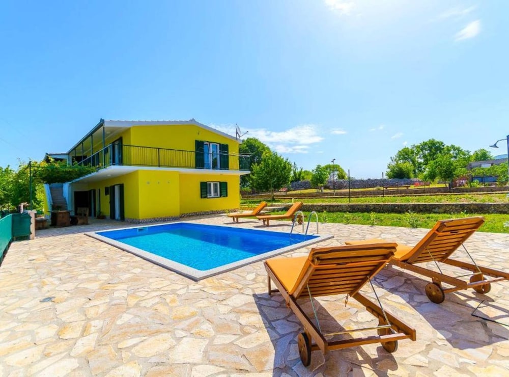 Tranquil Oasis Holiday Home Primorski Dolac With Pool