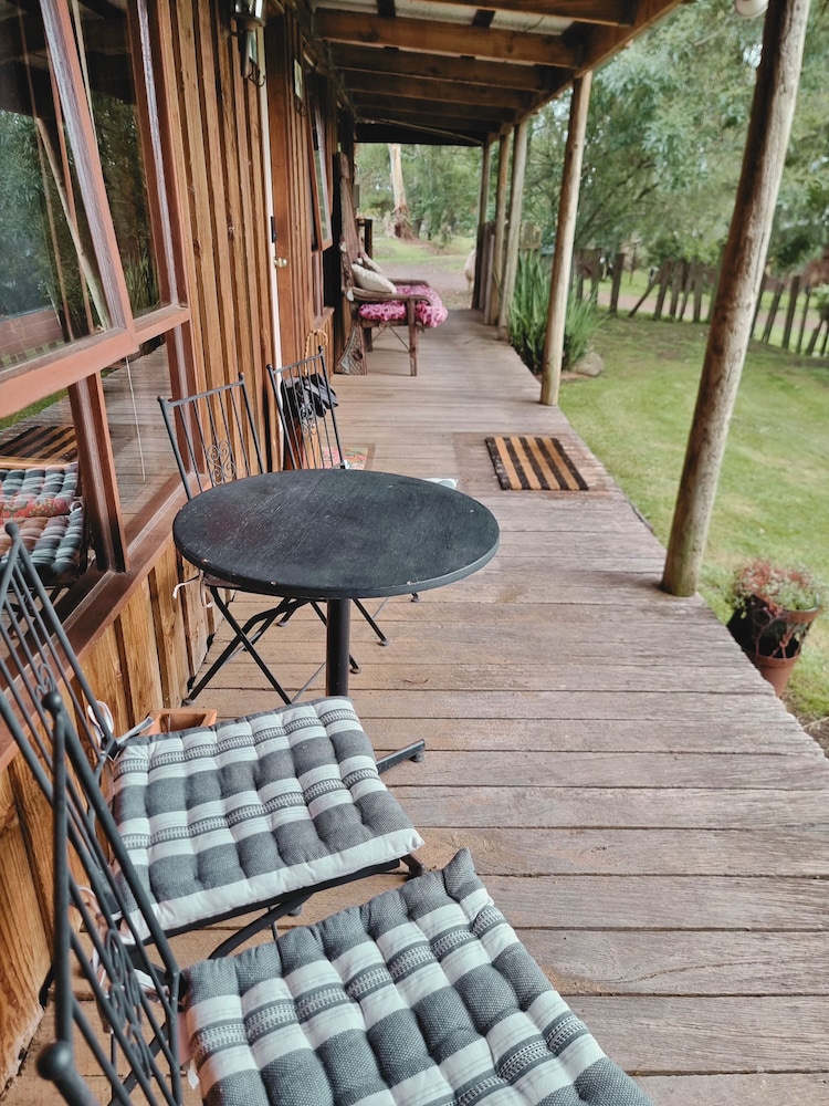Rustic Country Lane Farmhouse in Lysterfield