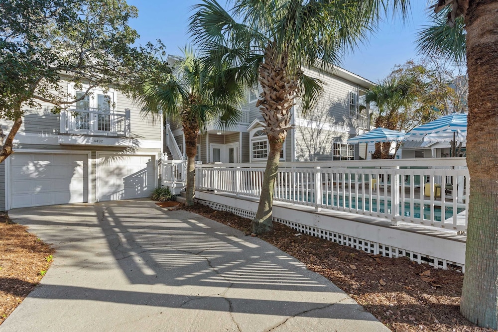 Steps to Beach! Arcade Game Room, Pool + Hot Tub Calico Scallop by Avantstay