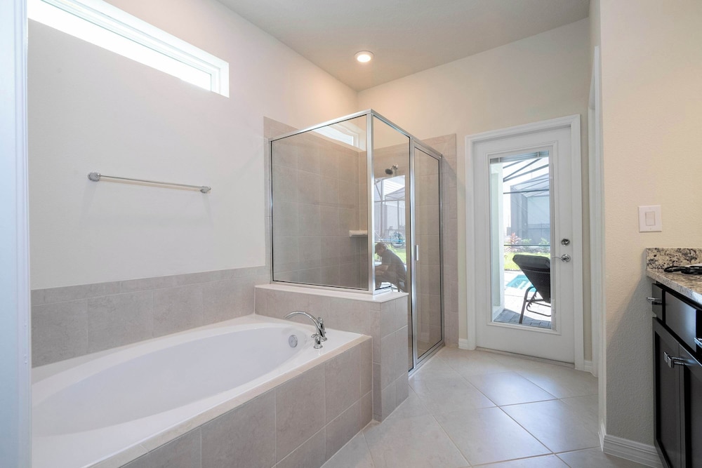Stunning 7Bd Jacuzzi Pool & Close To Disney @ Windsor Cay 16217