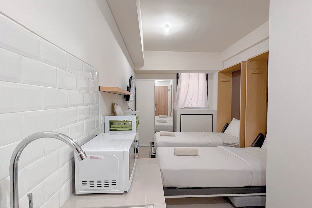 White Style Studio (No Kitchen) Apartment Bandaraya - Tallasa City Makassar