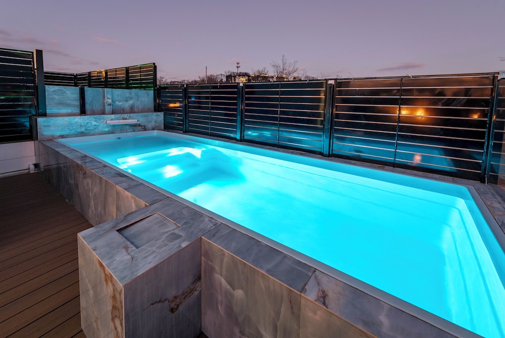 NEW Luxury Home With Rooftop Heated Pool