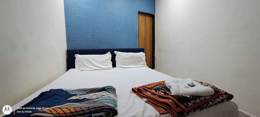 HOTEL CENTER POINT GUEST HOUSE