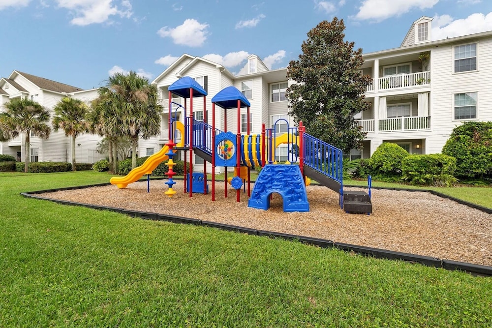 Landing Furnished Apartments near UNF