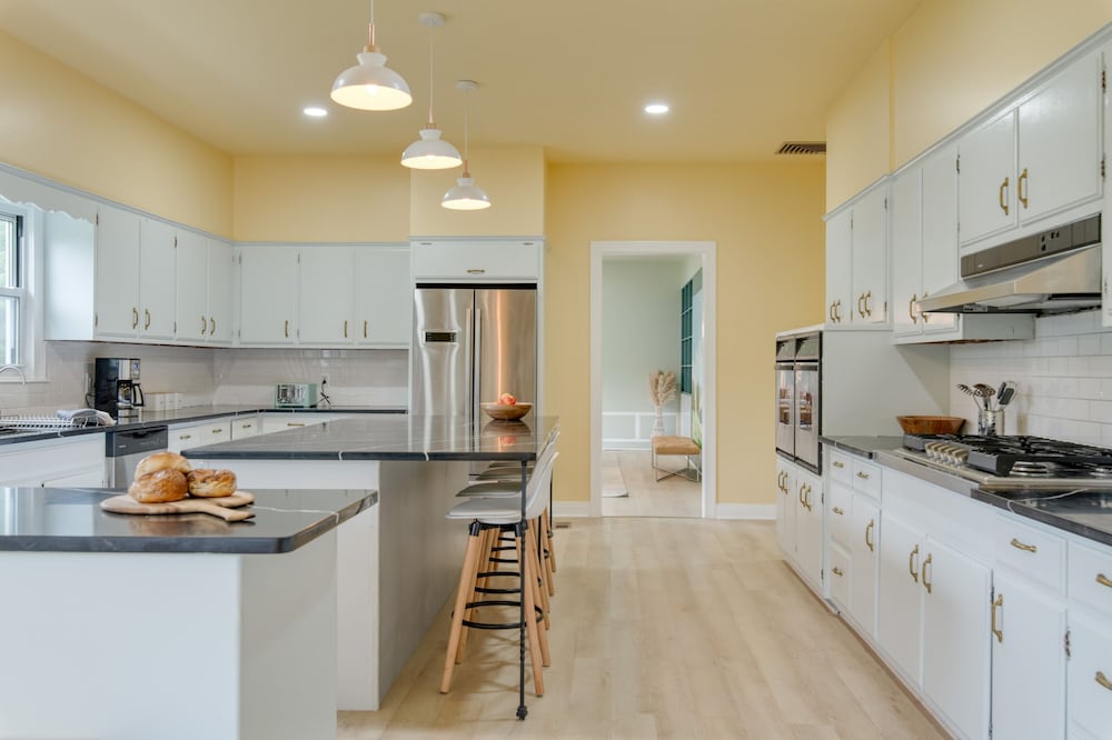 Game Farm Villa by Avantstay 10bdr Private Pond Spa Pool Family-friendly