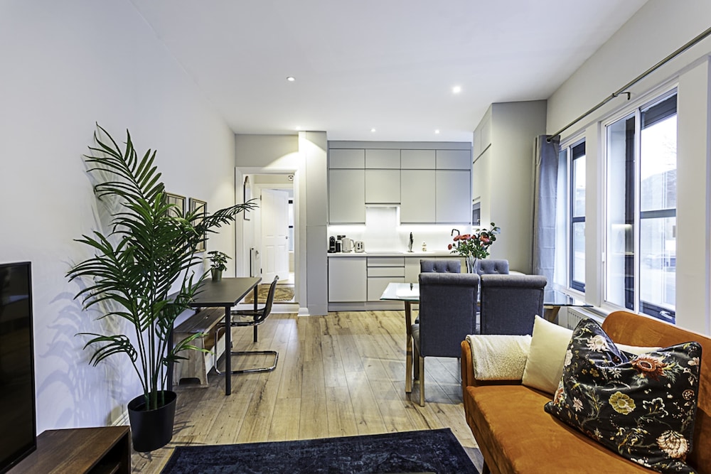 Gorgeous Roehampton Flat