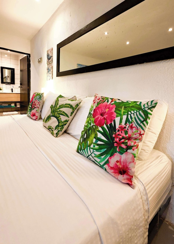 Ocean Lovers Taganga Dive Center& Hostel