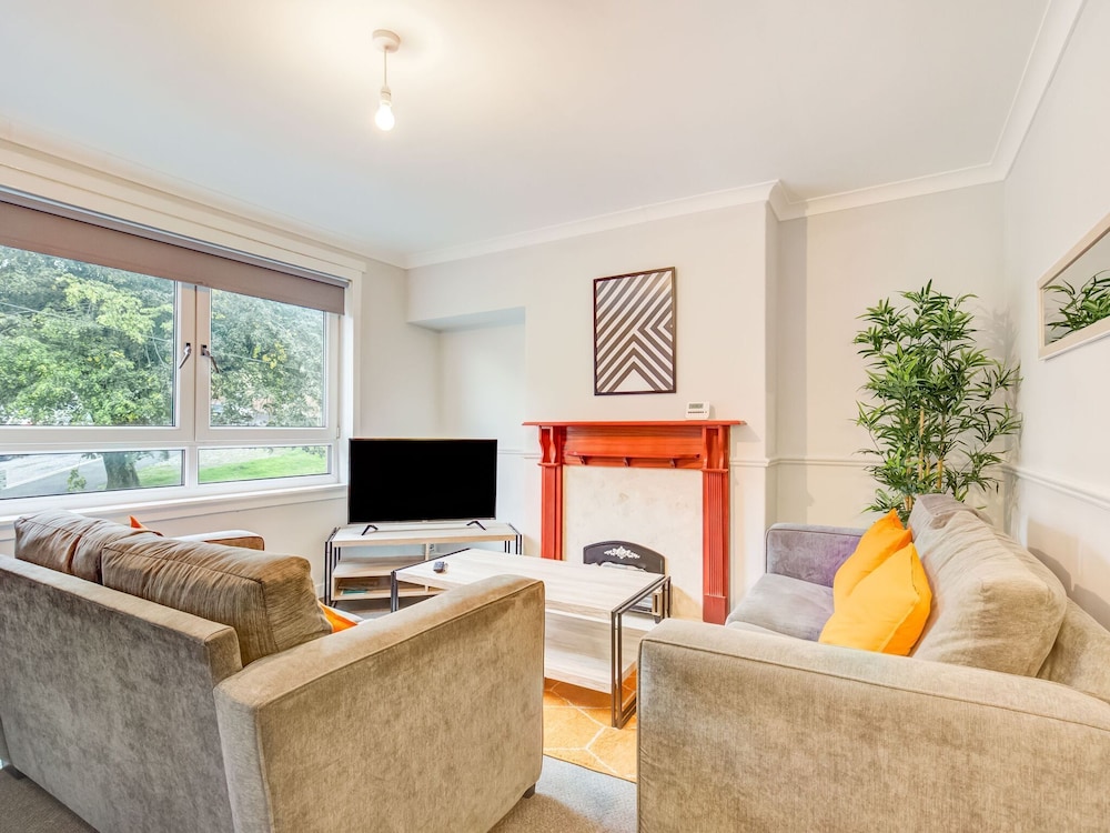Graceful Apartment in Greenock near Newark Castle view 3
