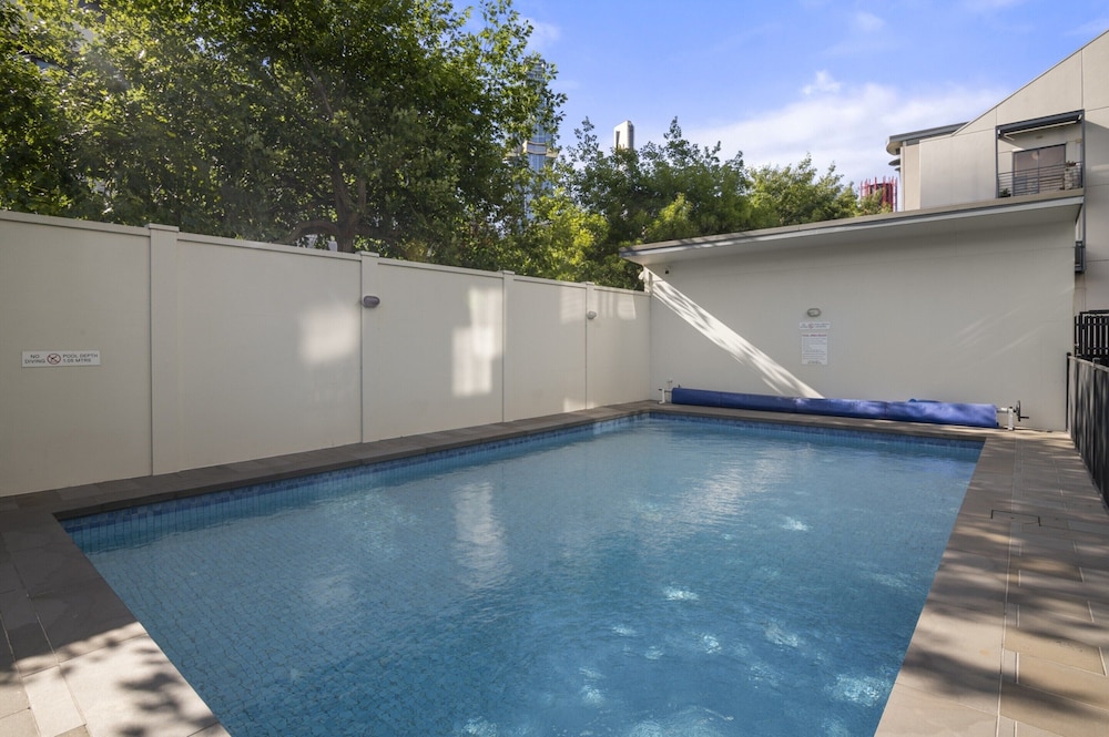 Central 2-bed Pad With Tennis Court,