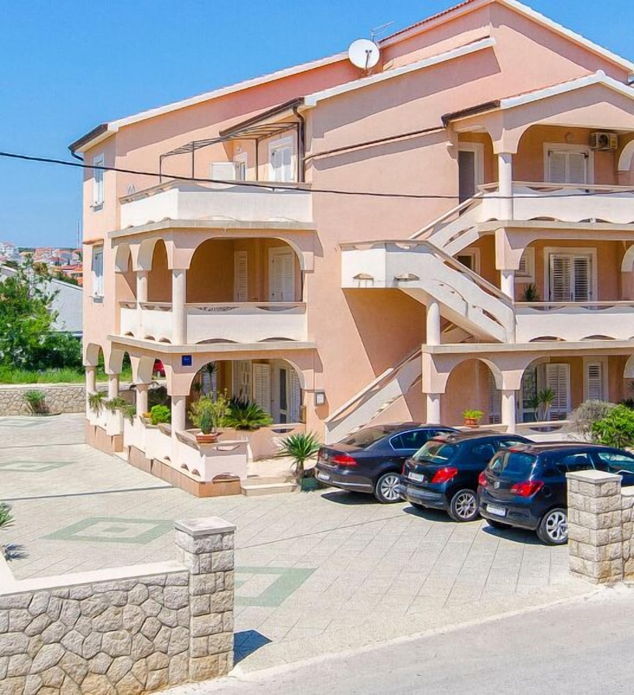 Apartments Biserka