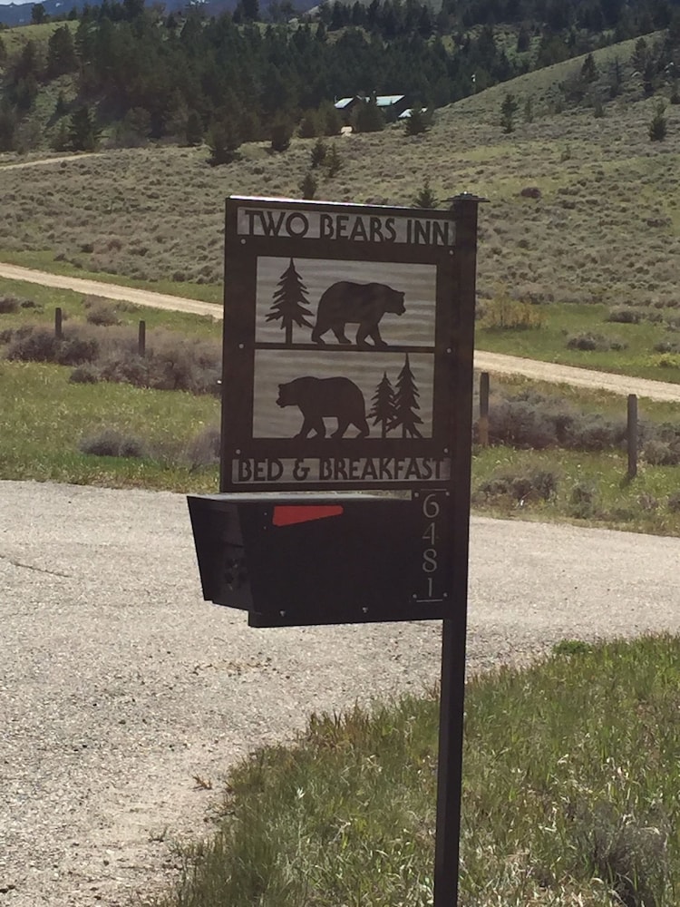 Two Bears Inn Bed & Breakfast