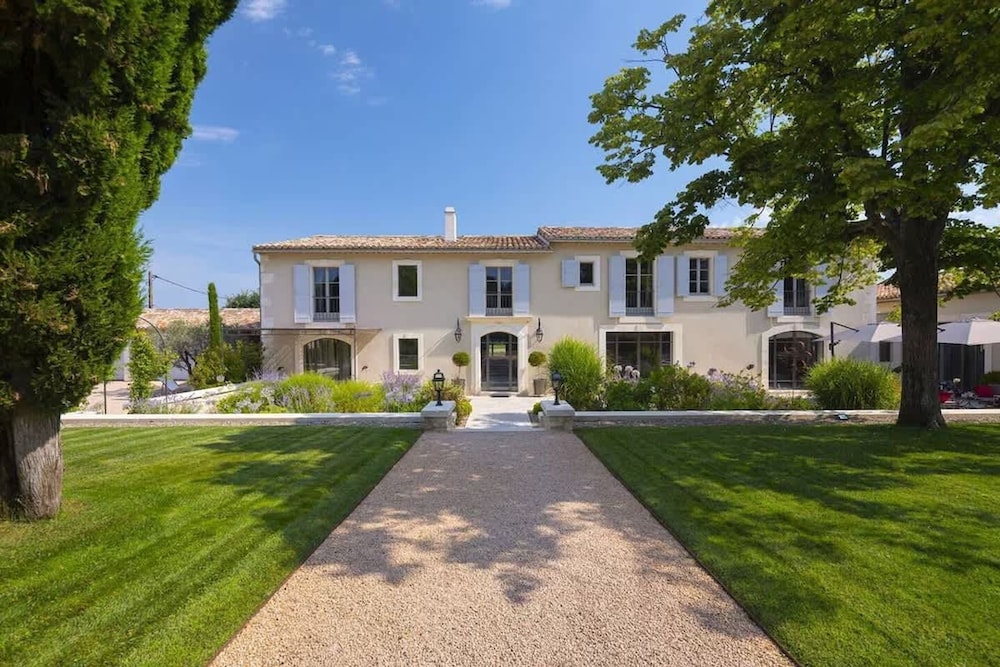 Prestigious Villa in Heart of Saint Remy de Provence