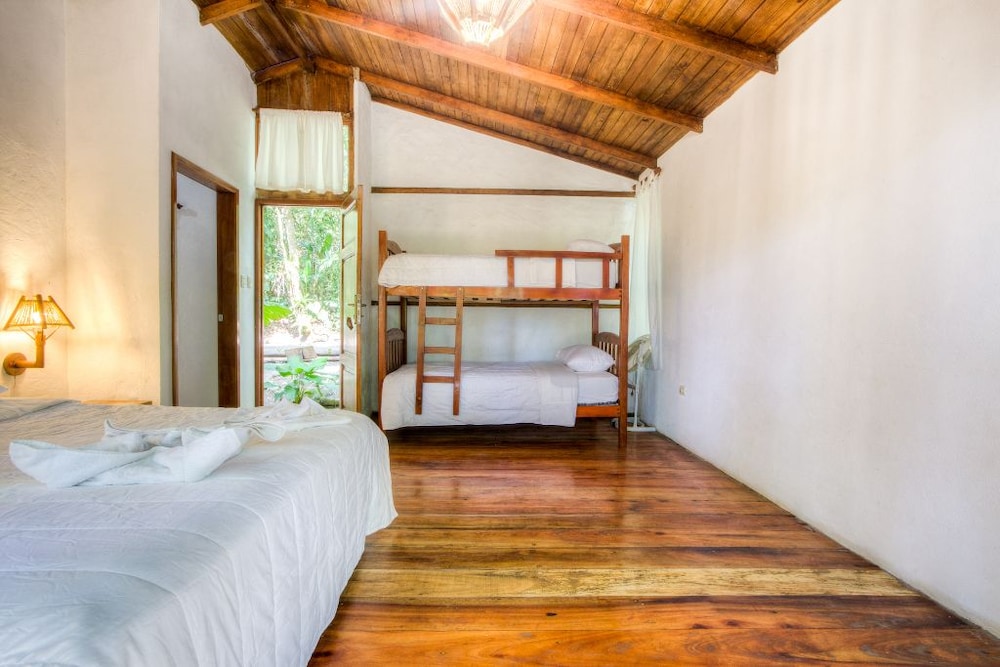 Pacoche Lodge & Reserve