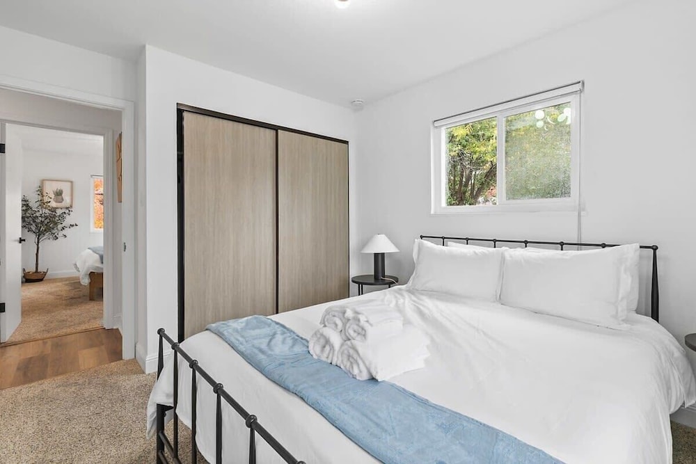 @ Marbella Lane - Modern 3broasis in Siliconvalley