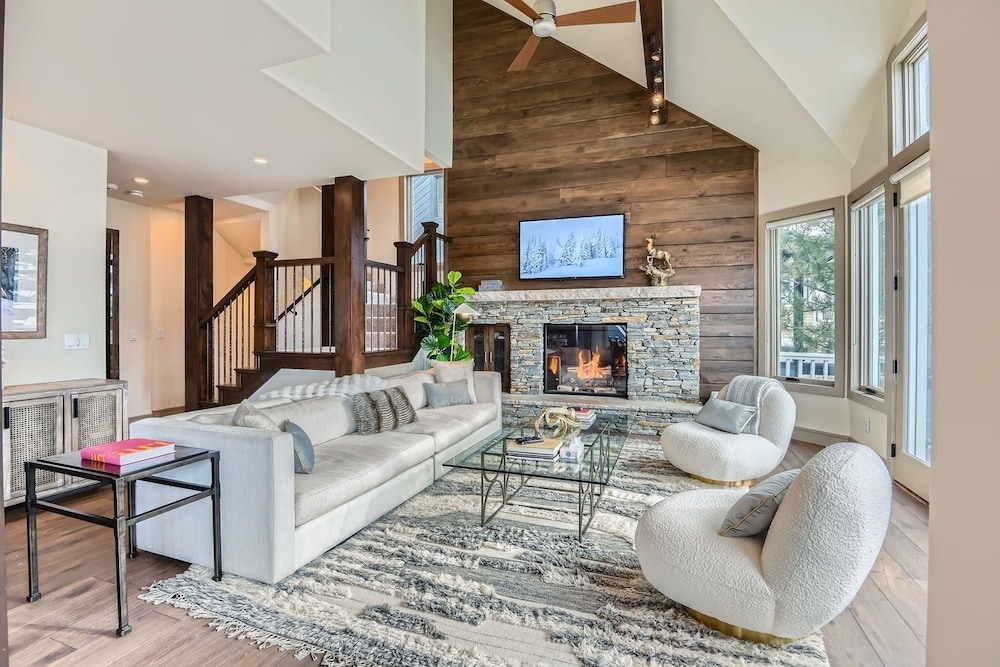 311 Ontario Mountain Majesty 5 Bedroom Home