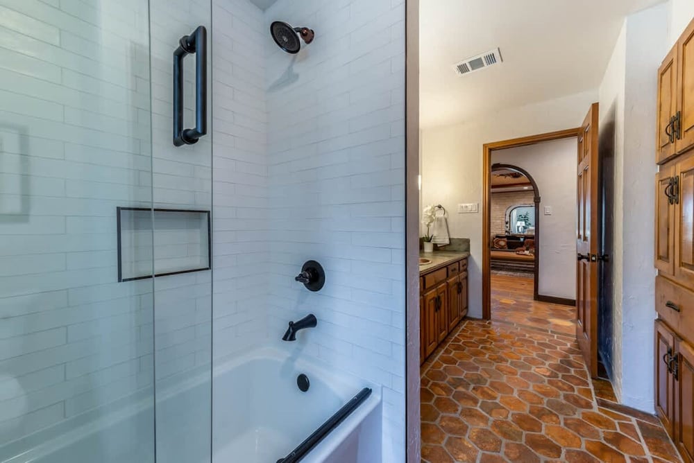Spacious 90-acre Ranch Ideal for Families Reunions Events Sleeps 13 San Marcos River Access