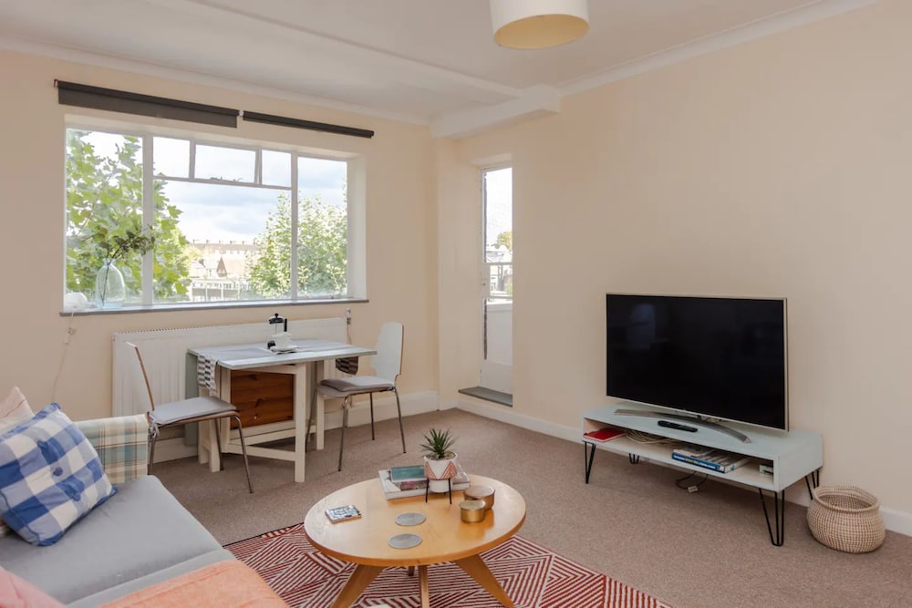 Spacious 2 Bedroom Apartment Near Hampstead Heath