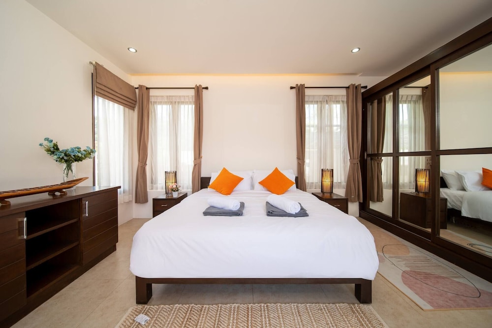 Spacious Private 4 BR Villa With a Working Office