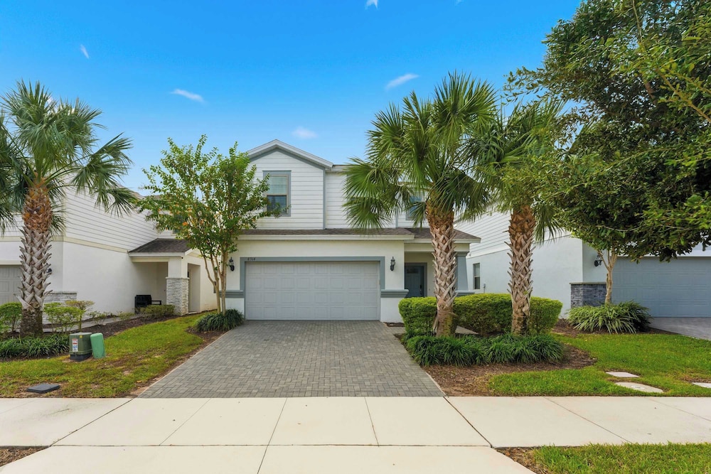 Family 6BR Home, Pool & Game Room