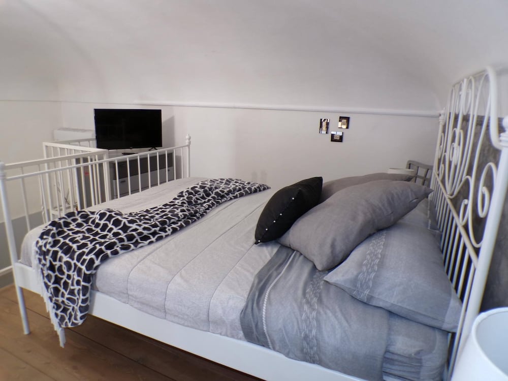 Astra Wi-fi Studio Apartment in the Historic Center