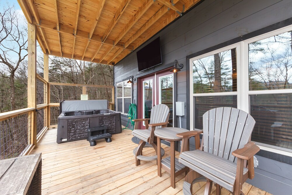 The Gathering Place 3 Bedroom Cabin by RedAwning view 5