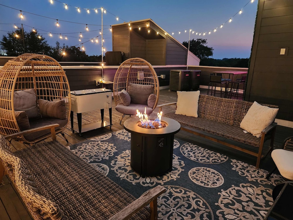 Rooftop Views Ping Pong Lounge Near Downtown Nashville