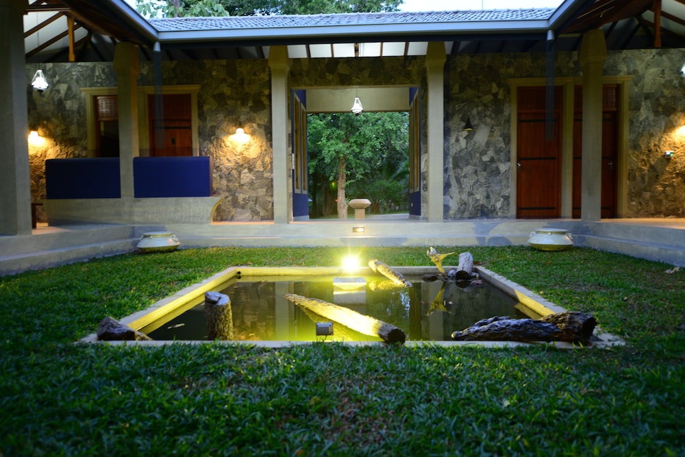 Nil Diya Mankada Safari Lodge