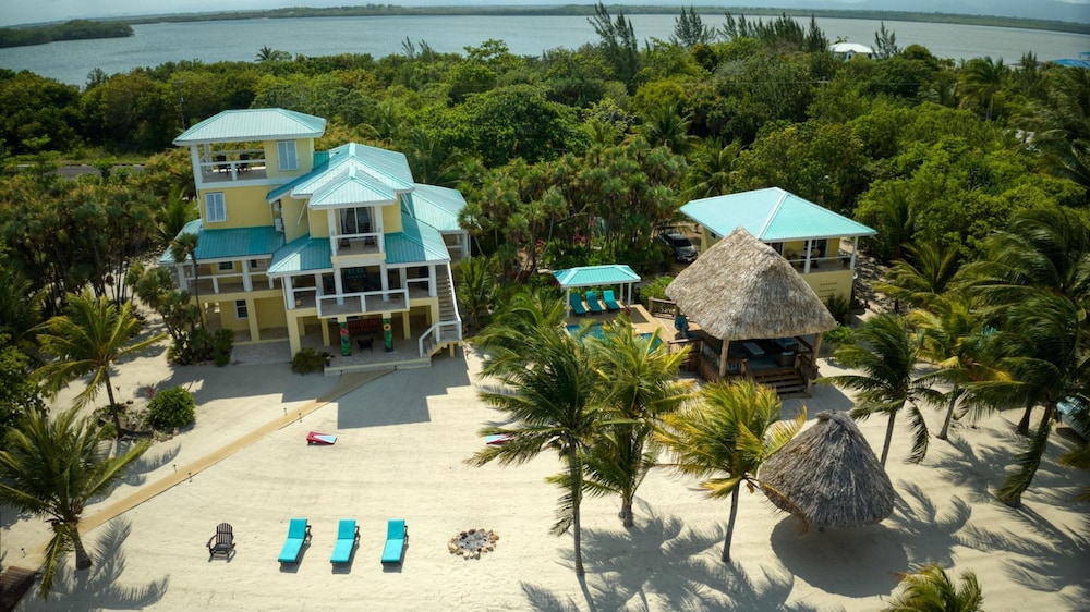 Lucky Duck Villa - Huge Beachfront Pool and Pier