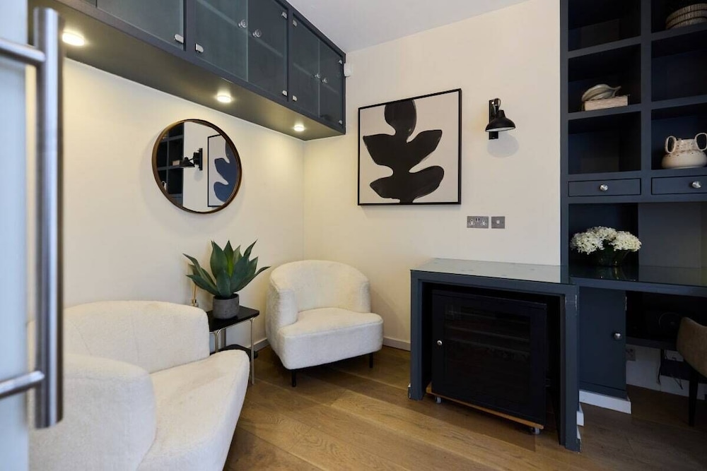 The South Hampstead Hideaway - Stylish 6bdr Home