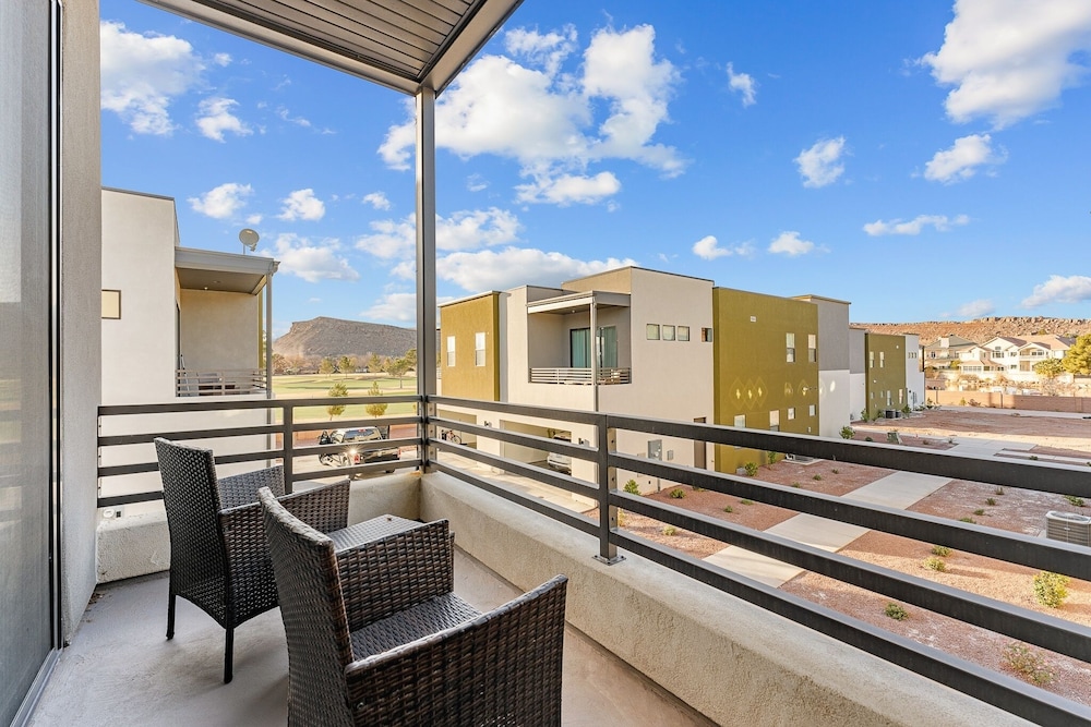 Villa #30 At Bloomington Country Club - Red Cliffs 4 Bedroom Townhouse