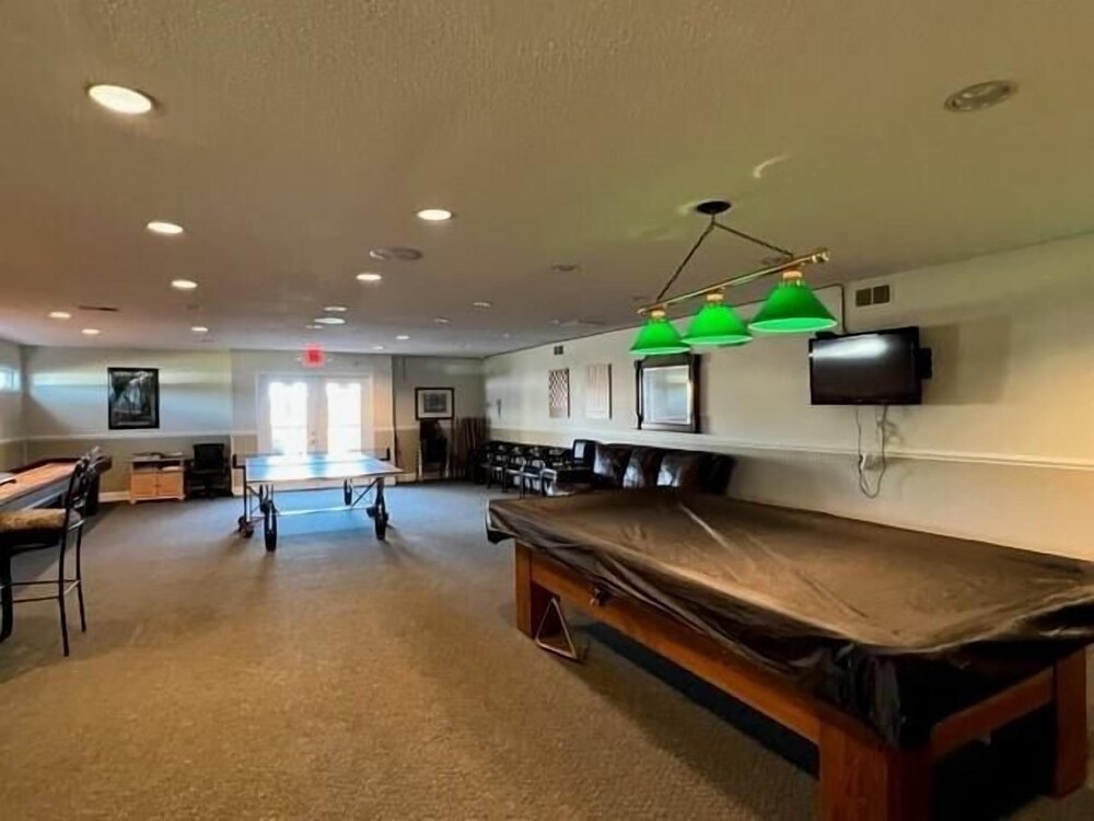 Holden Hideaway 2 Bedroom Condo by RedAwning view 3