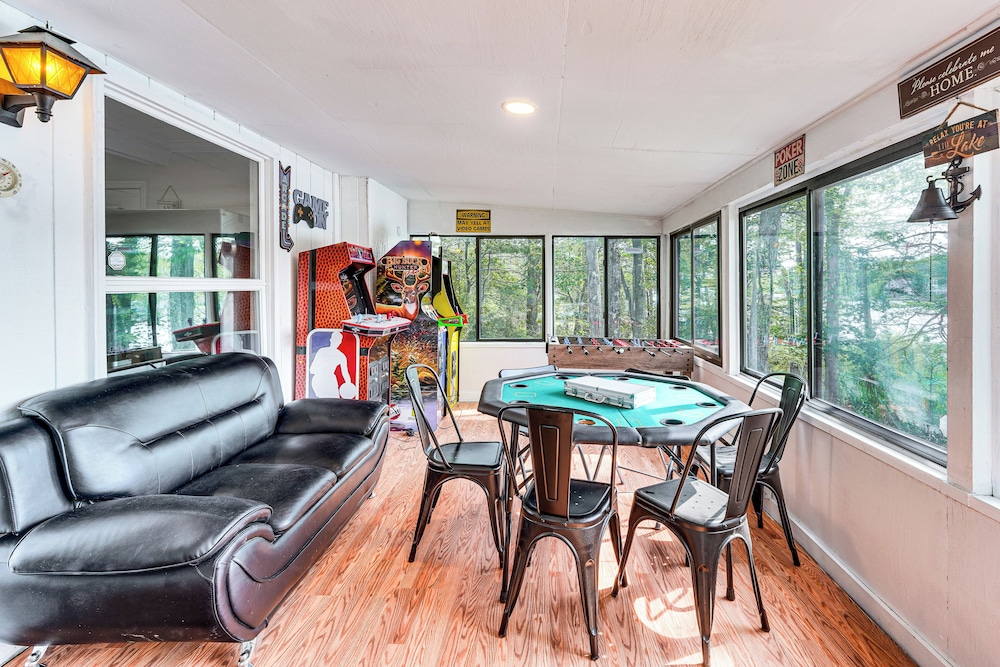 Hot Tub + Game Room! Lakefront Gem in Pocono Mtns