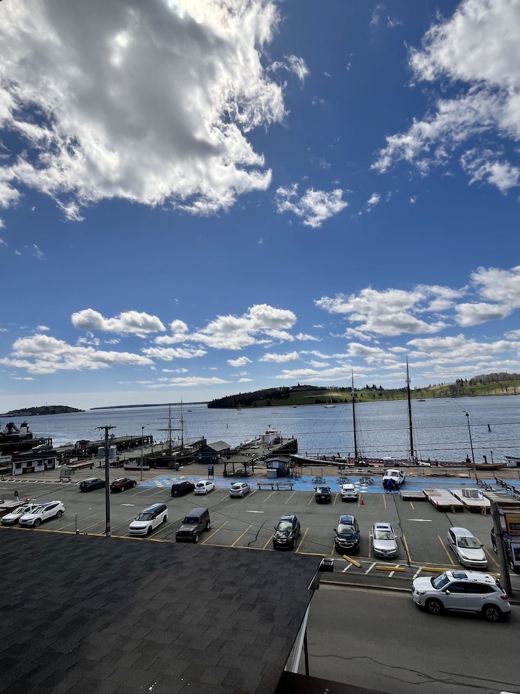 The Dockside Inn & Restaurant