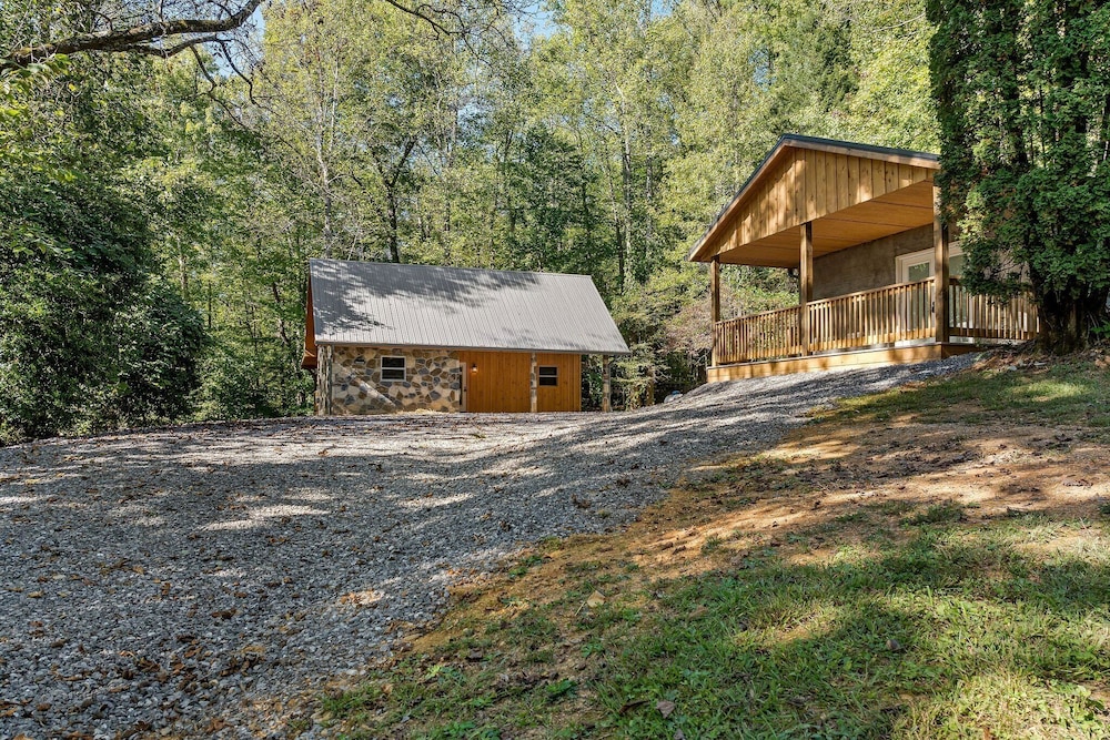 Cabin On A Hill 2 Bedroom Cabin