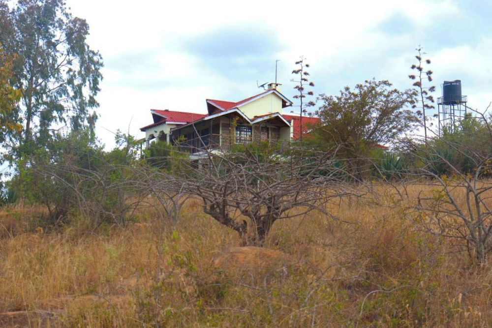 Saba House & Lodges