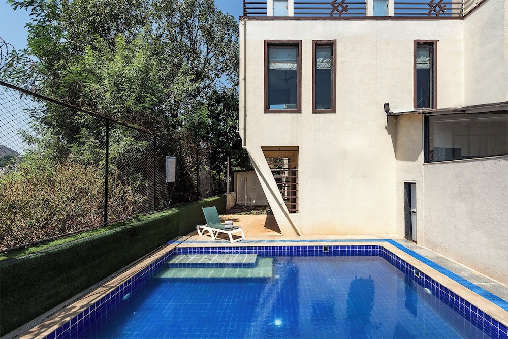 Cosmicstays Luxe Oasis Pool & Bar Villa