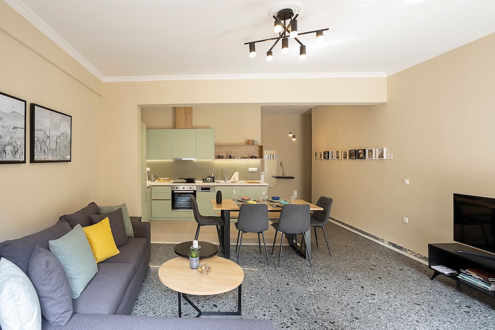 Spacious 2-bedroom Retreat in the Heart of Athens