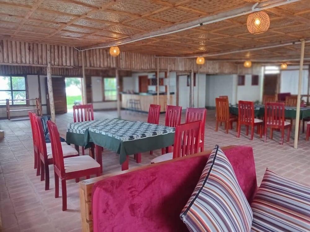 ngirisi hill silverback lodge-bwindi
