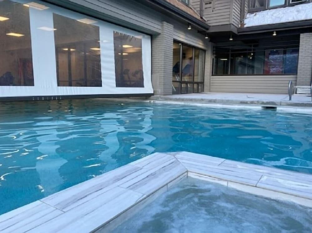 2BR Resort Plaza 5022 Slope-Side Park City Condo, Ideal for Families & Couples
