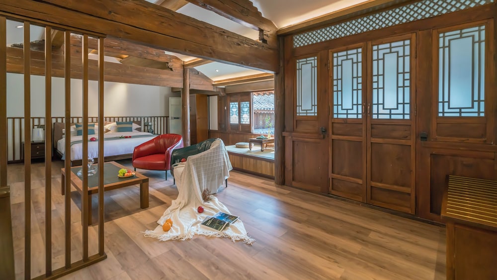 Lize Graceland Artistic Suite Inn