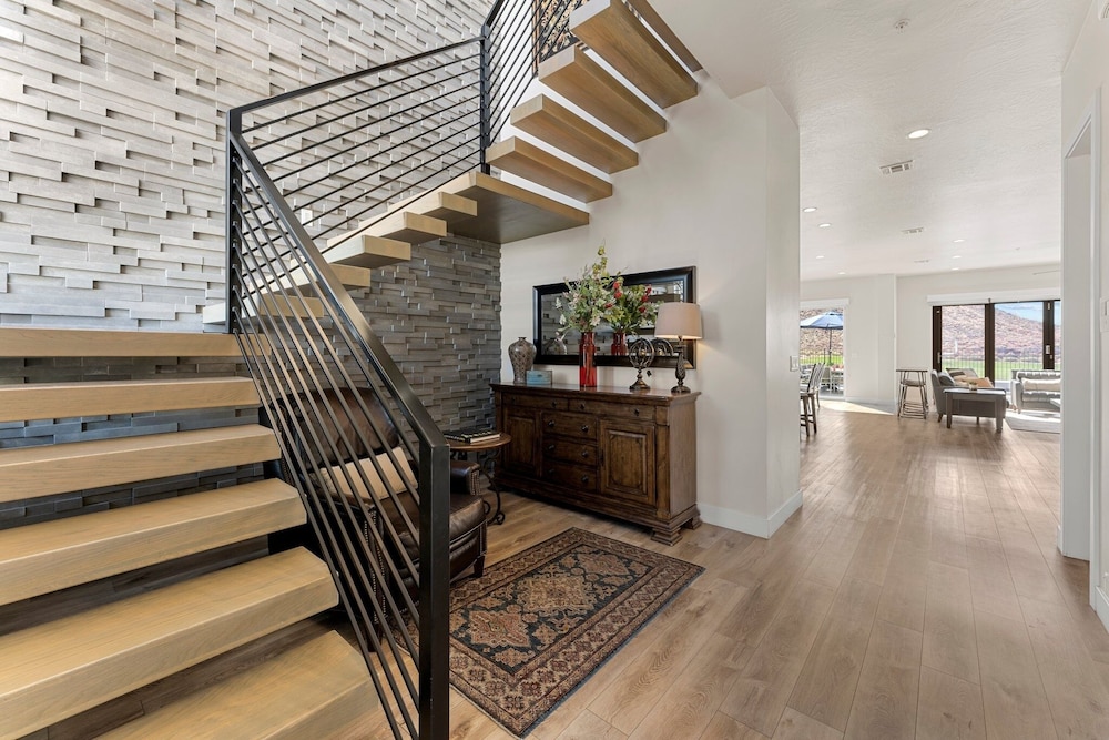 Coral Rock Vista 8 Bedroom Townhouse