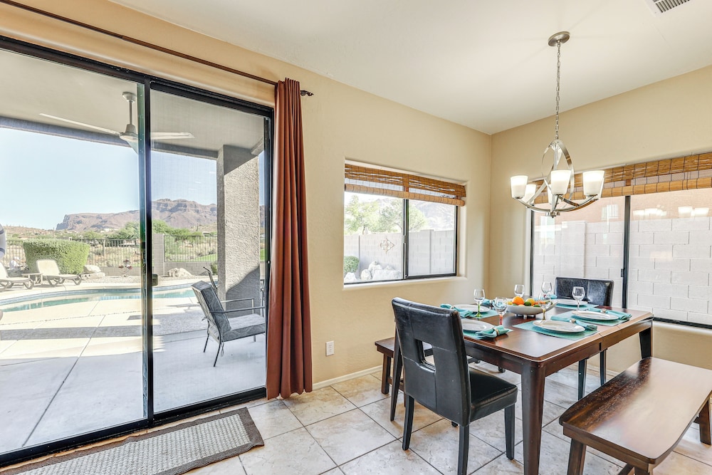 Gold Canyon Golfer's Getaway w/ Scenic Views!