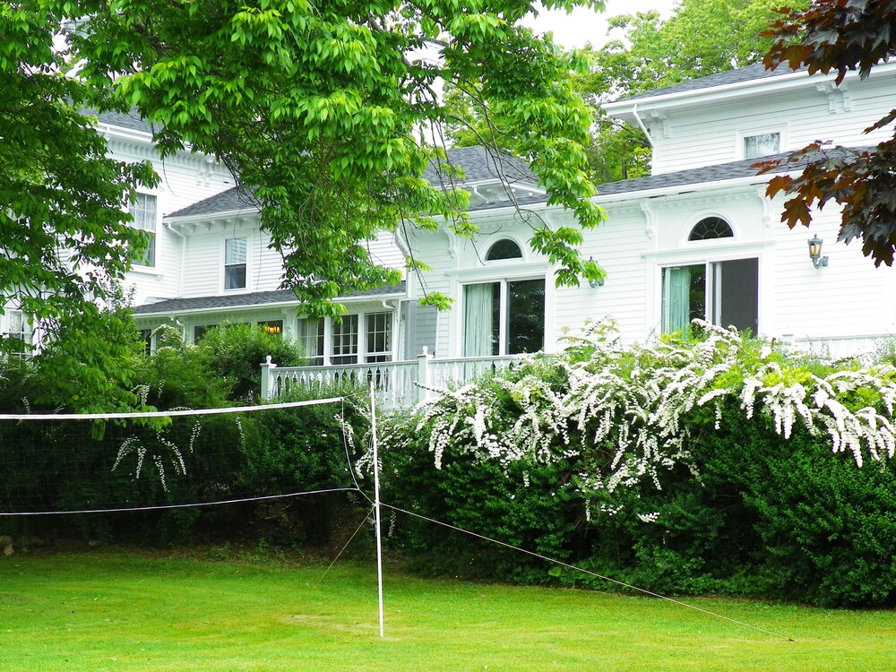 Homeport Inn and Tavern